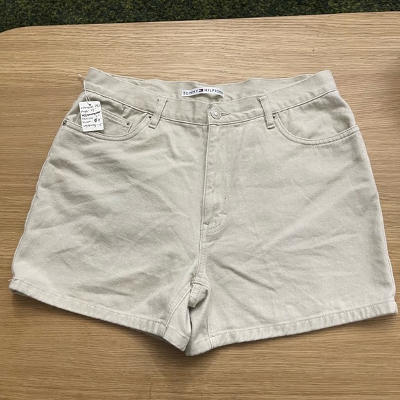 Tommy Hilfiger women’s khaki shorts - Picture 4 of 7